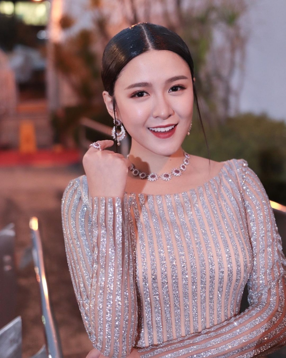 樓主力數對方EQ低、串串貢、貪心、態度差過好多輩份比佢高嘅人、?Sponsor、去到邊都想攞人著數、叫人幫手買嘢但無還返錢。