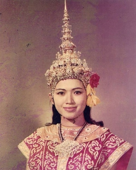 Apasra Hongsakula 曾經有過 2 段婚姻,但都以離婚收場
