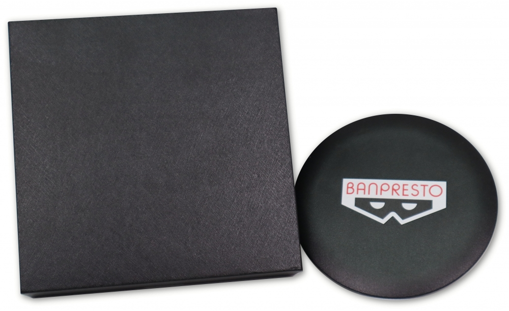 於會場內購買任何Banpresto產品滿 HKD$400，即可獲贈無線充電器一個。