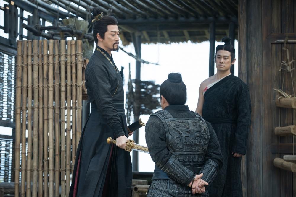 項少龍更要帶住一家人逃難!