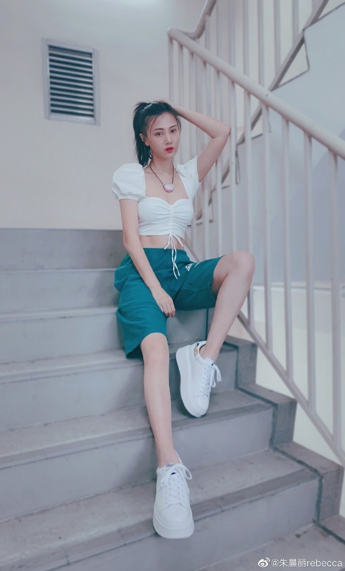 下巴勁尖疑似P圖P過龍!