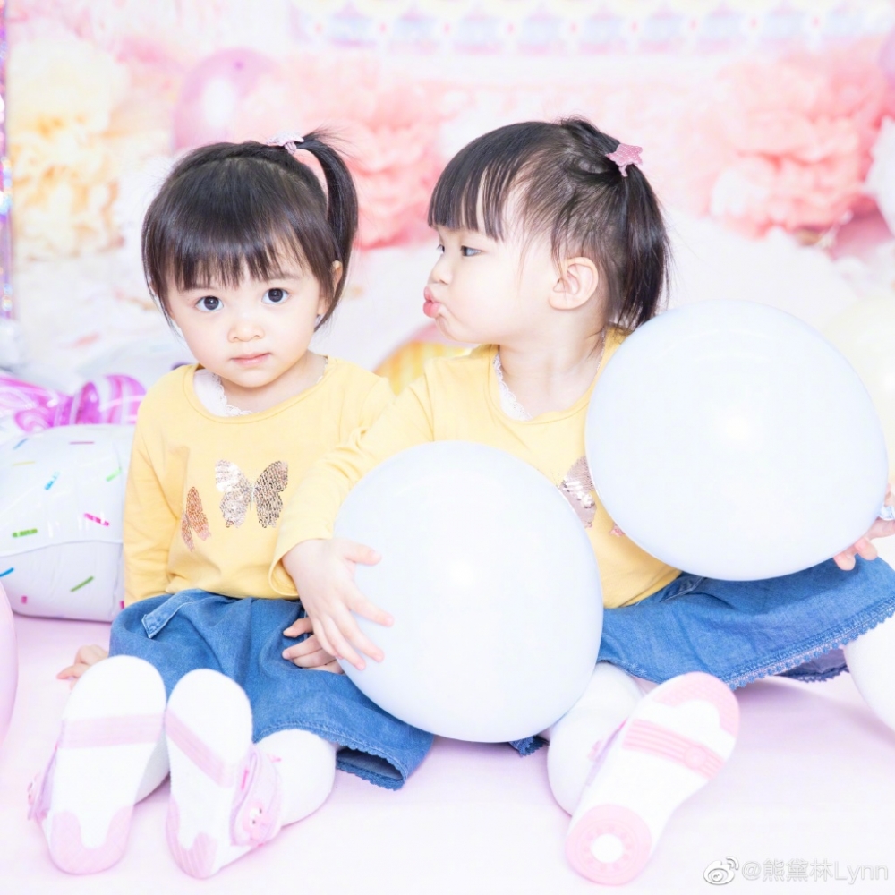 姐姐 Kaylor 擁有一雙水汪汪的大眼睛以及精緻五官