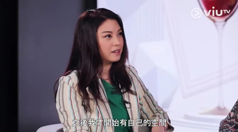 廖碧兒就表示對佢嚟講,娛樂圈嘅藝人、朋友係會分開嘅