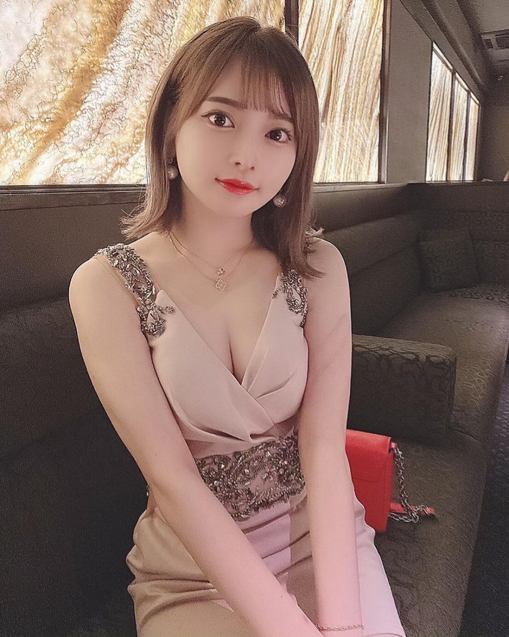 因為Misa爸爸係陪酒女酒吧老闆，做陪酒女就好似繼承爸爸事業咁