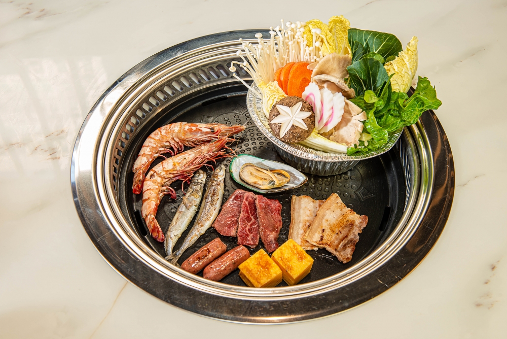 旺角德家日式燒肉店 x 德興日式放題鍋推出生日優惠,壽星凡與4位人同行惠顧,一位壽星即可免費享用燒肉火鍋放題。