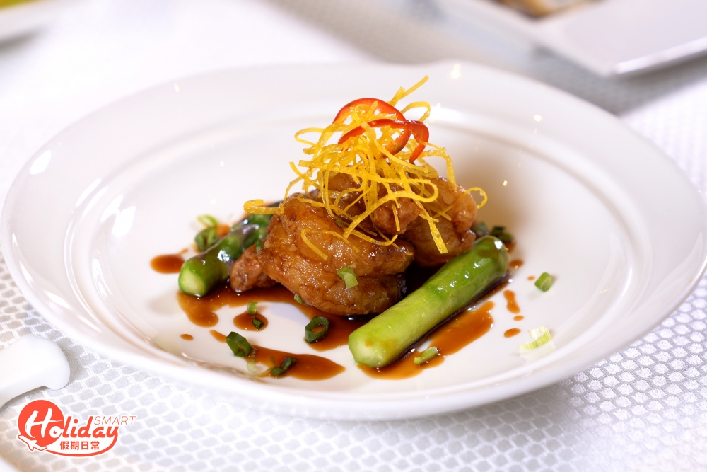 另外還有蜜汁大蝦球、鮑魚鱆魚雞粒飯、楊枝甘露作甜品,六道菜份量剛好,足料飽肚!