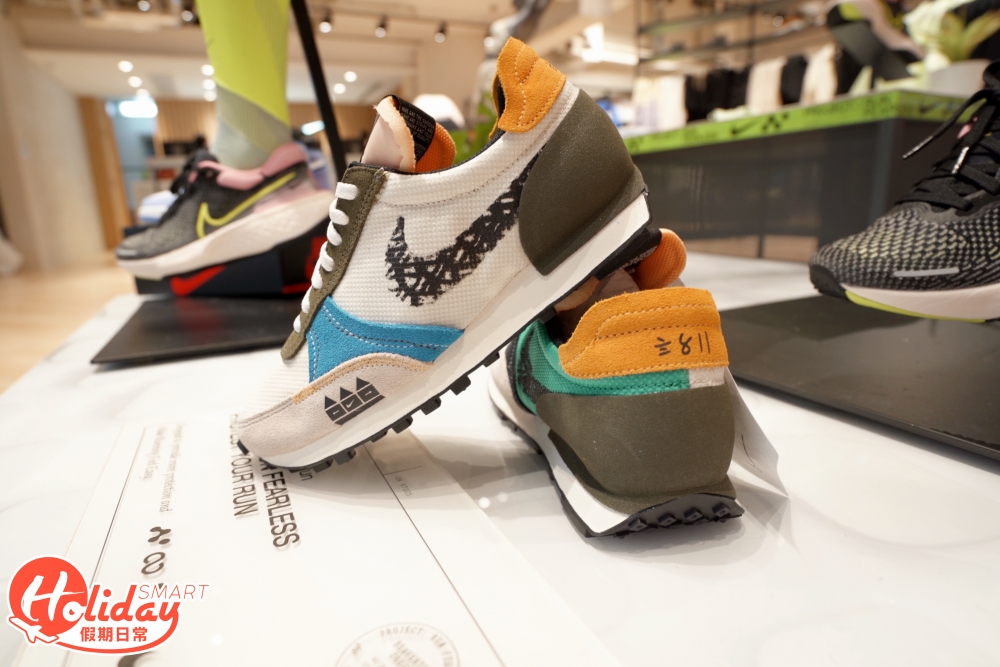 NIKE DBREAK-TYPE用上Urban Runner慣用配色，設計上加入香港的生活元素和獨特文化。