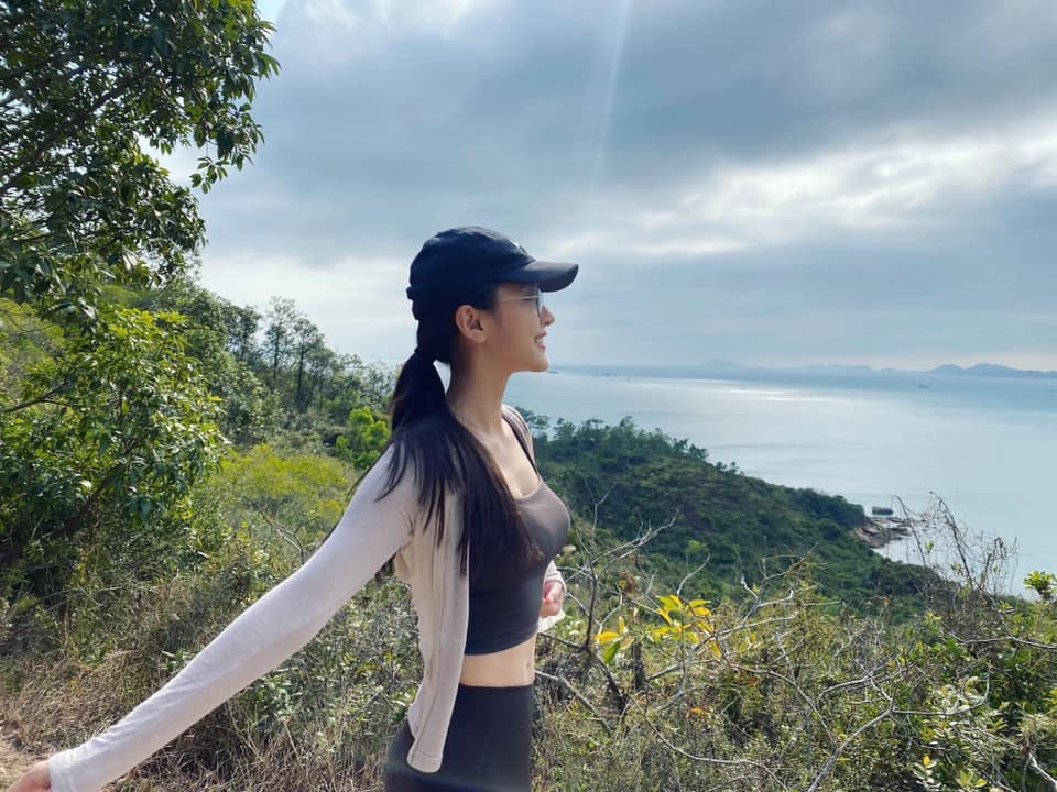 Dada 嘅手臂好長喎