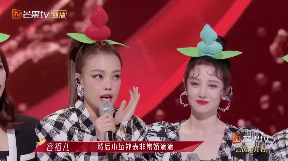 第四場公演陳小紜同容祖兒一組,兩人因歌曲分配意見不同而發生爭吵。