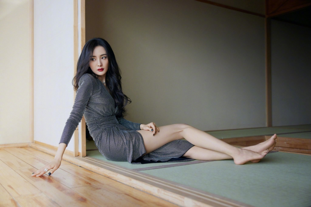 楊冪隨住甜美外型及火辣身材令佢成為唔少男生心目中嘅女神