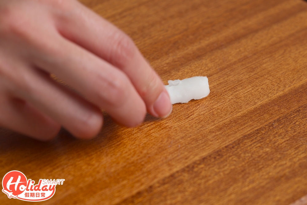 解決方法二:定期塗上適量的固體椰子油