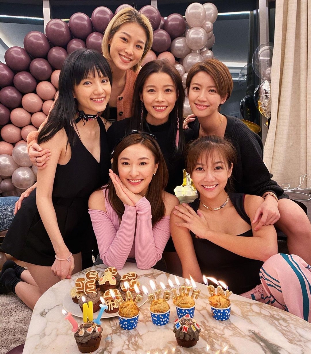 最近嘅合照中大部分都唔見有劉佩玥