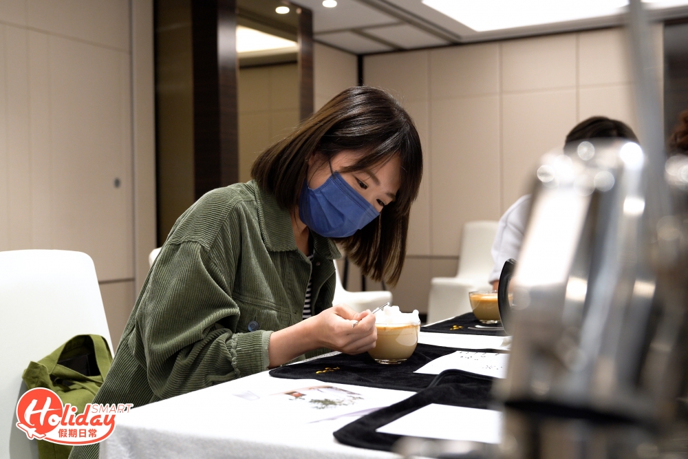 120分鐘咖啡工作坊由得獎咖啡師親自教授,介紹不同產地的精品咖啡特色,以及基本咖啡拉花技巧。