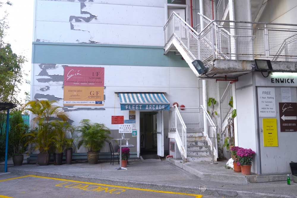 屹立灣仔69年的灣仔分域碼頭及海軍商場建於上世紀70年代,由香港軍人輔導會持有,自1953年起開始接待世界各地的海軍,總共接待過126萬名訪港海軍,從前的分域碼頭就是軍艦來港水兵登陸的第一站。