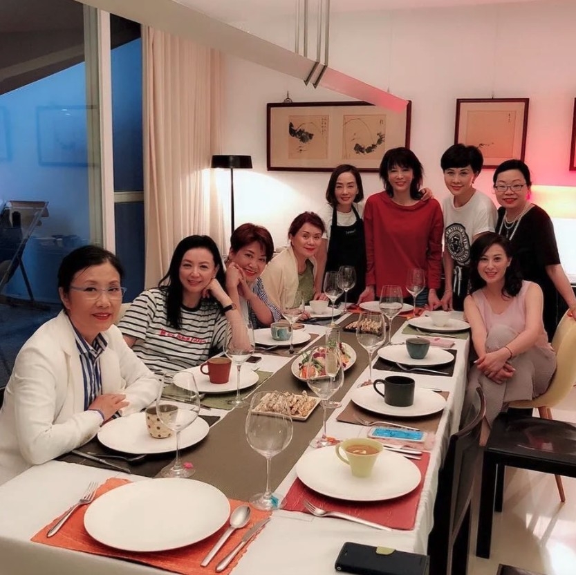 雖然佢喺會喺聚會中討論演藝界動向八盡天下事同互訴心聲,但佢哋每人都會堅守聚會內容不准外揚嘅宗旨