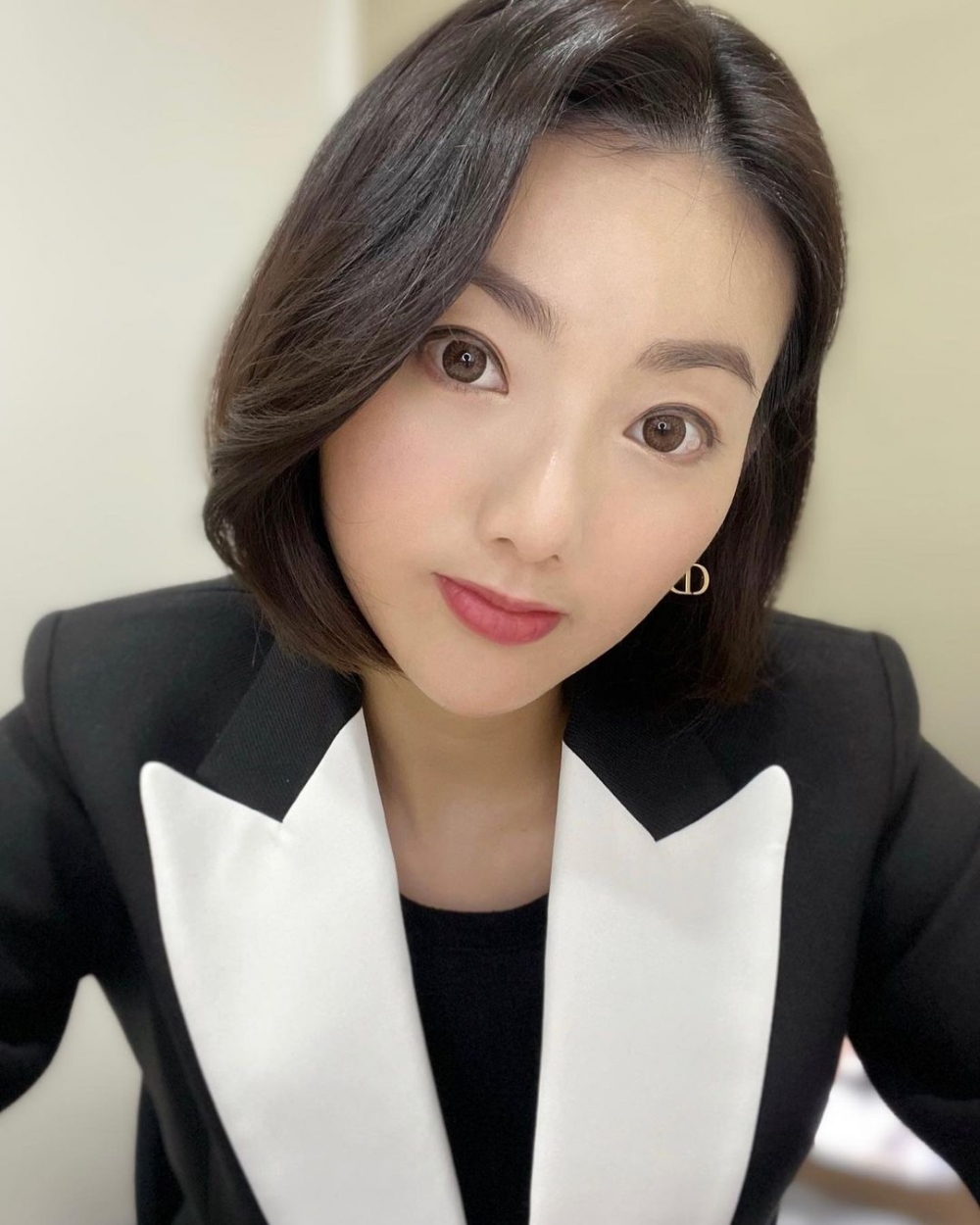 不過依家人人都 P 圖,所以亦有網友估佢只係 P 圖過度。