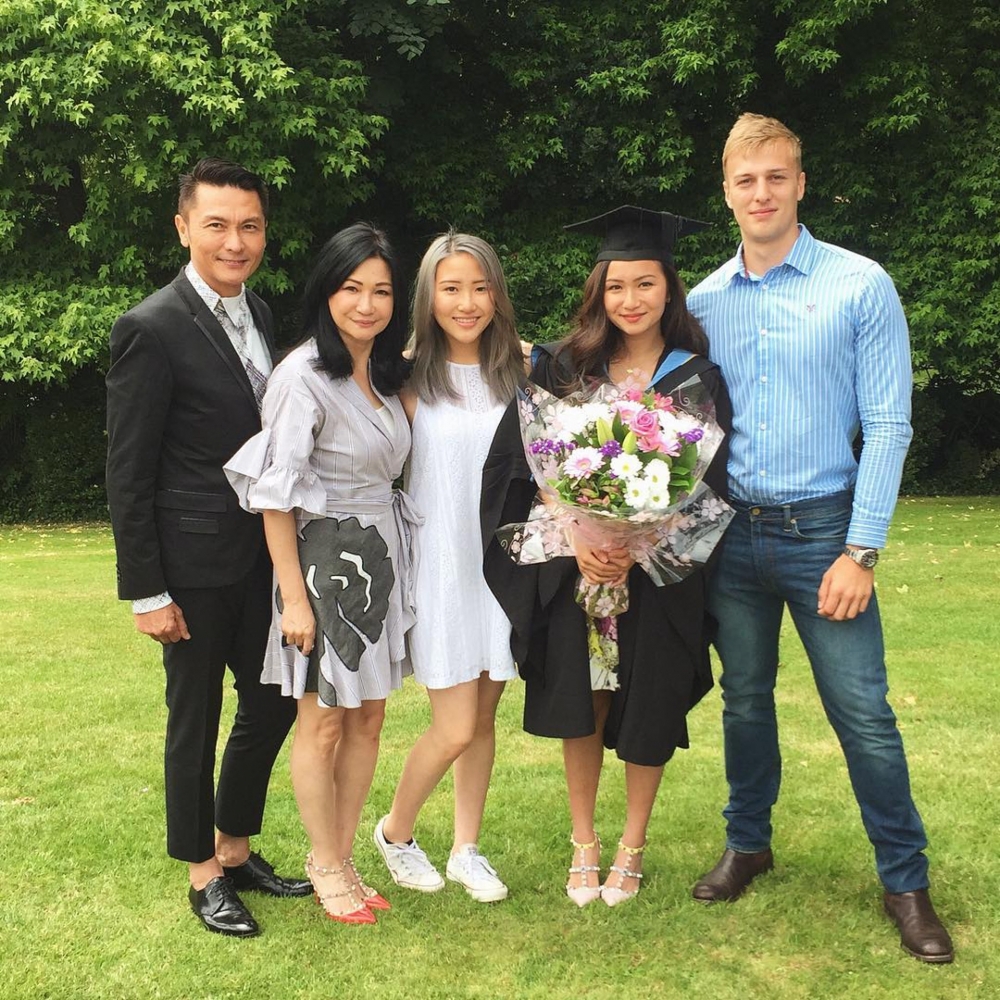 藝人關禮傑與太太梁安娜嘅一對女兒從小就係喺大家眼中都係高顏值嘅星二代嚟