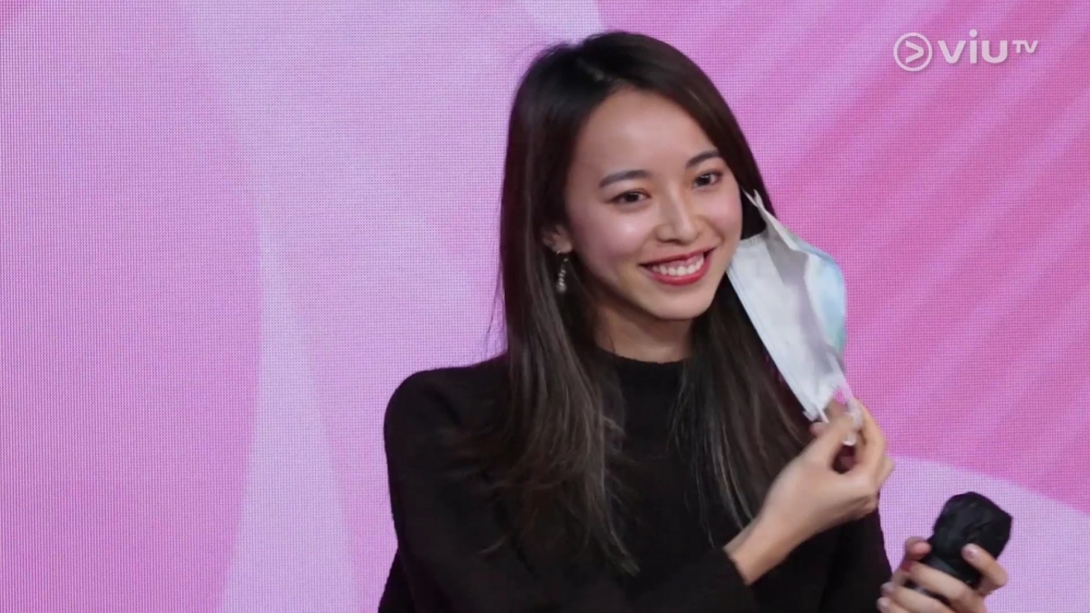 結果075佳麗除口罩竟然係一名靚女