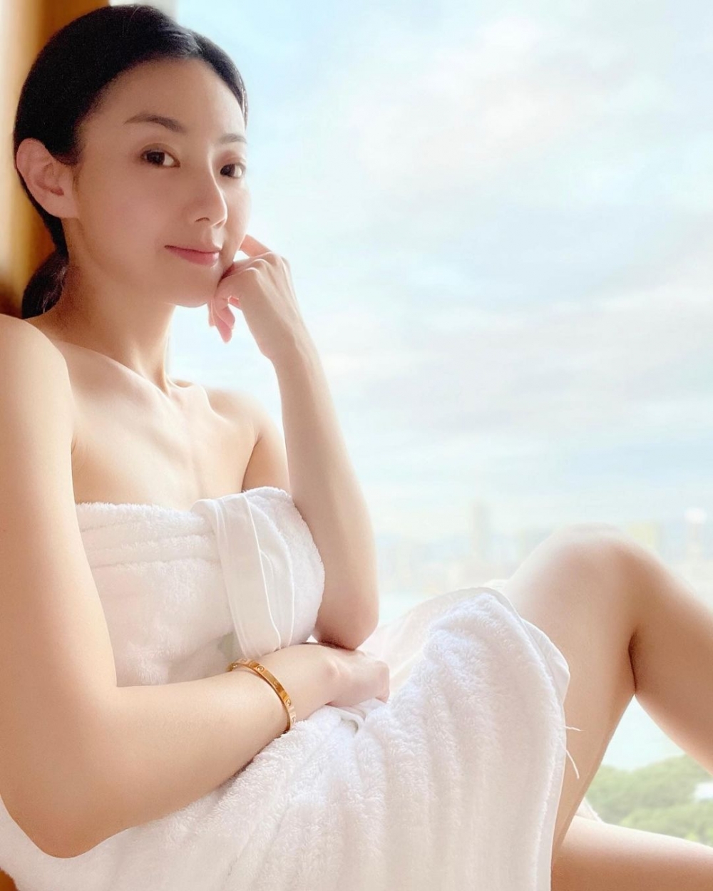 周嘉儀不時喺社交網豪晒名牌手袋及首飾