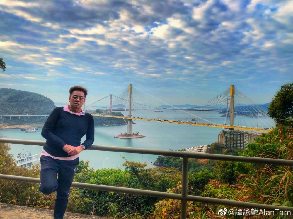 譚詠麟喺微博表示:「昨天打了疫針感覺良好今早按耐不住跑了」
