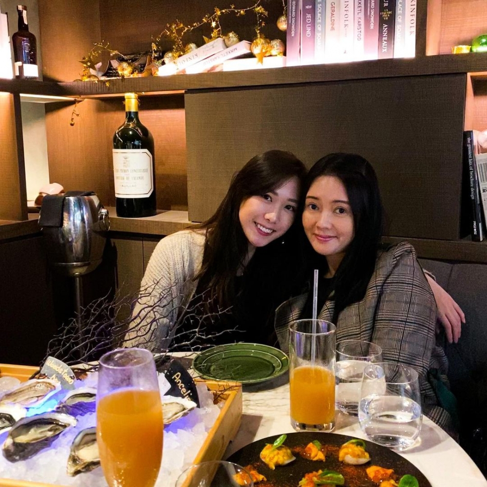 但媽咪李麗珍亦唔太想女兒入行