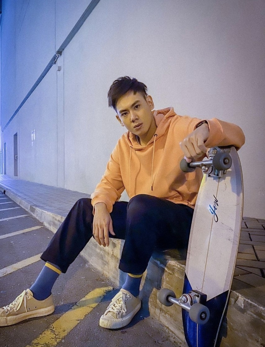 徐文浩因無綫劇《香港愛情故事》中大學生「徐浩楠」一角而受到注目。