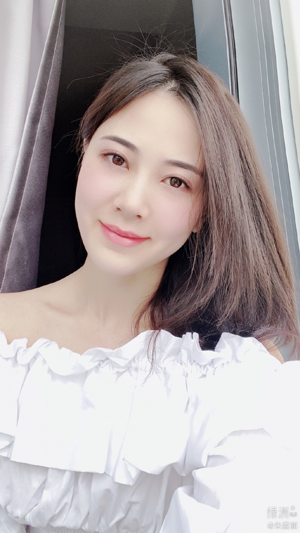 朱晨麗之前喺微博公開過好多自拍照