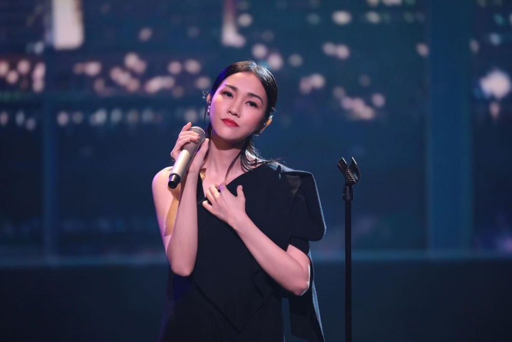 張繼聰同謝安琪雖然無出鏡,但從背景聲音可以聽出應該係爸爸張繼聰負責彈結他,而媽媽謝安琪就伴唱