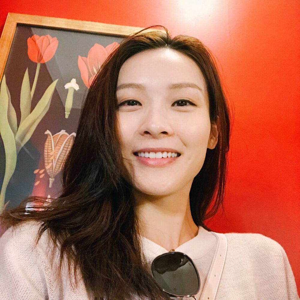 Ali曾有一段時間健康唔係咁好,佢嘅美術老師曾指「李嘉馨」三個字嘅筆畫對女人嚟講太「硬」