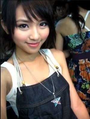 林穎彤 14 歲時曾參加過「Yes!校花選舉」,當時仲奪得甜美校花獎及才藝大獎。