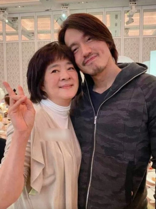 依個 look 睇起嚟仲略顯憔悴同滄桑