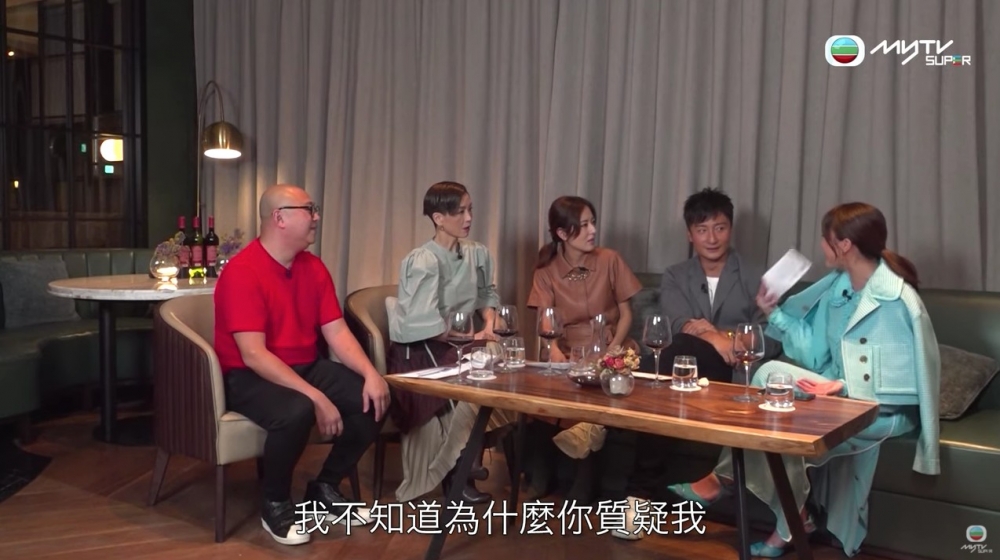 兩人喺節目中表現曖昧。