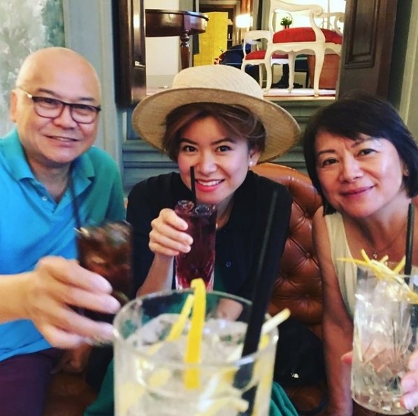 梁佩詩出生於蘇格蘭、父母均為香港人。