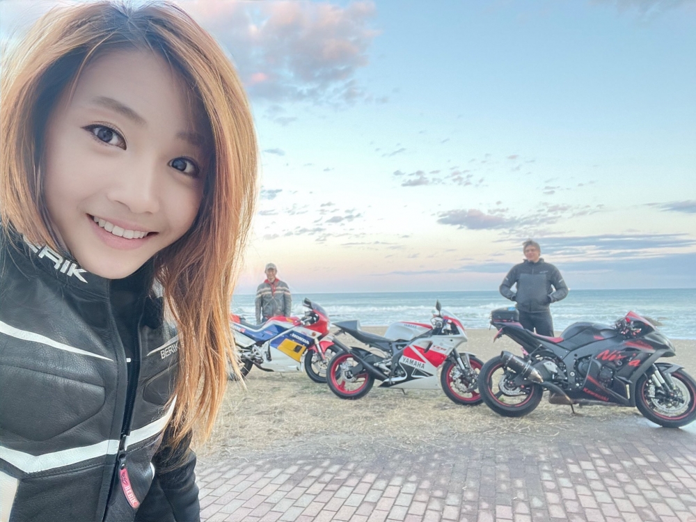 日本一名金髮美女電單車騎手「宗谷の蒼氷」因甜美外型爆紅