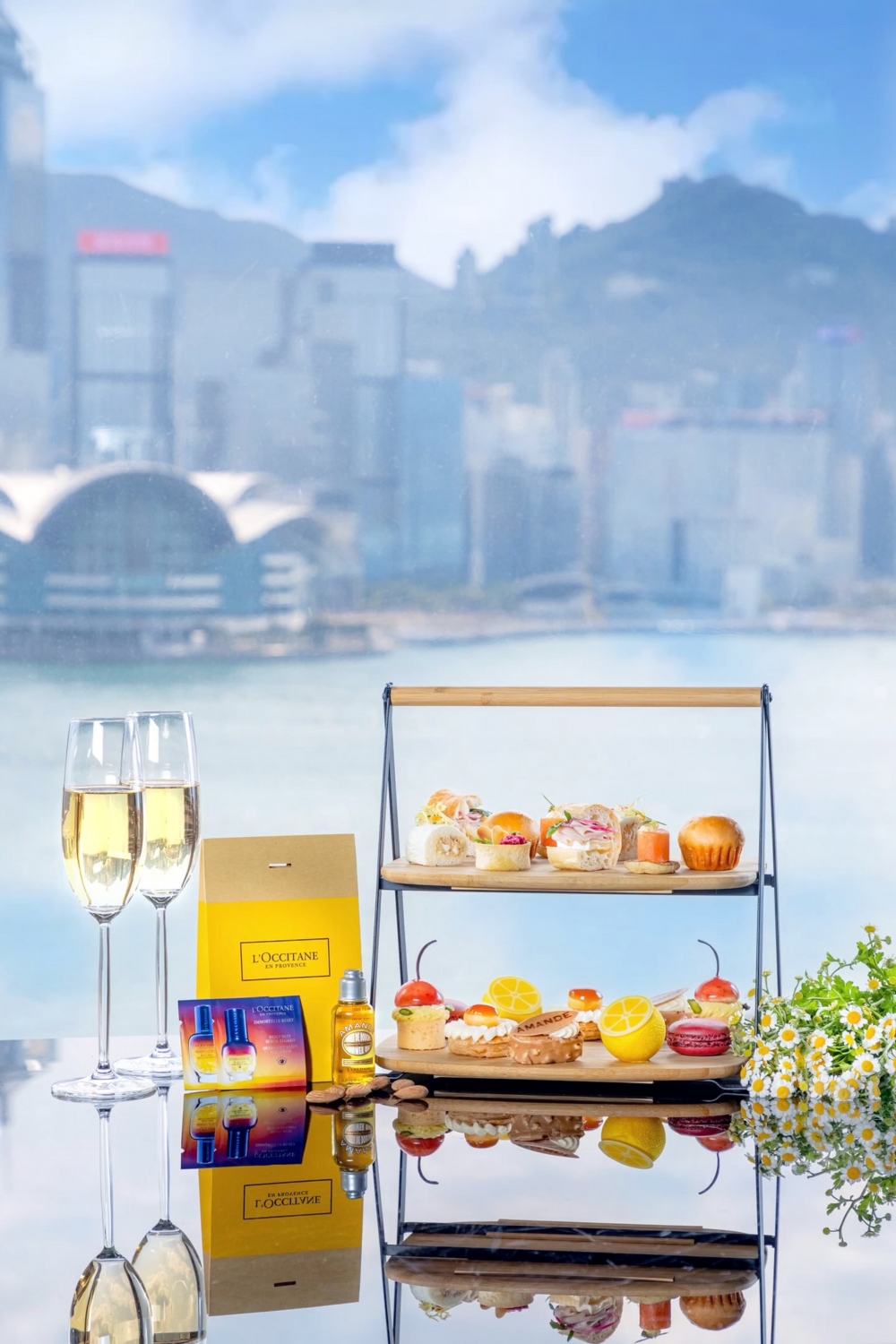 望著維港海景歎美食兼打卡