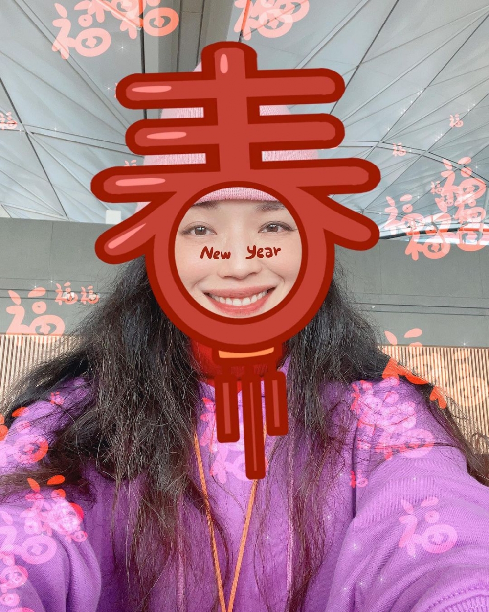 舒淇喺IG都有公開自拍照,同樣都未有特登遮蓋白頭髮