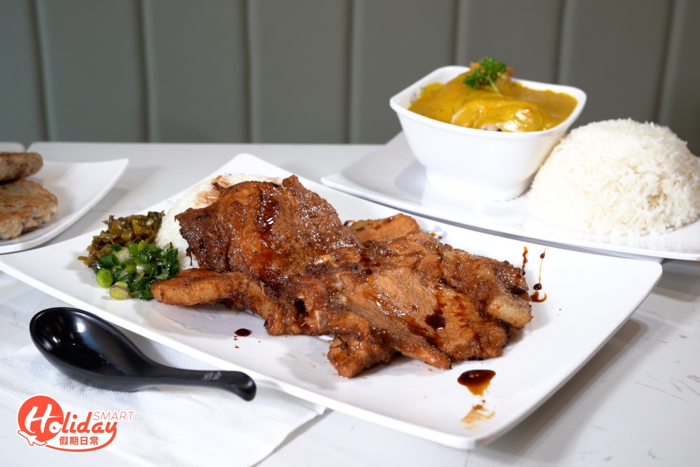 手剁豬扒飯,不落鬆肉粉或梳打粉醃製及鬆肉。