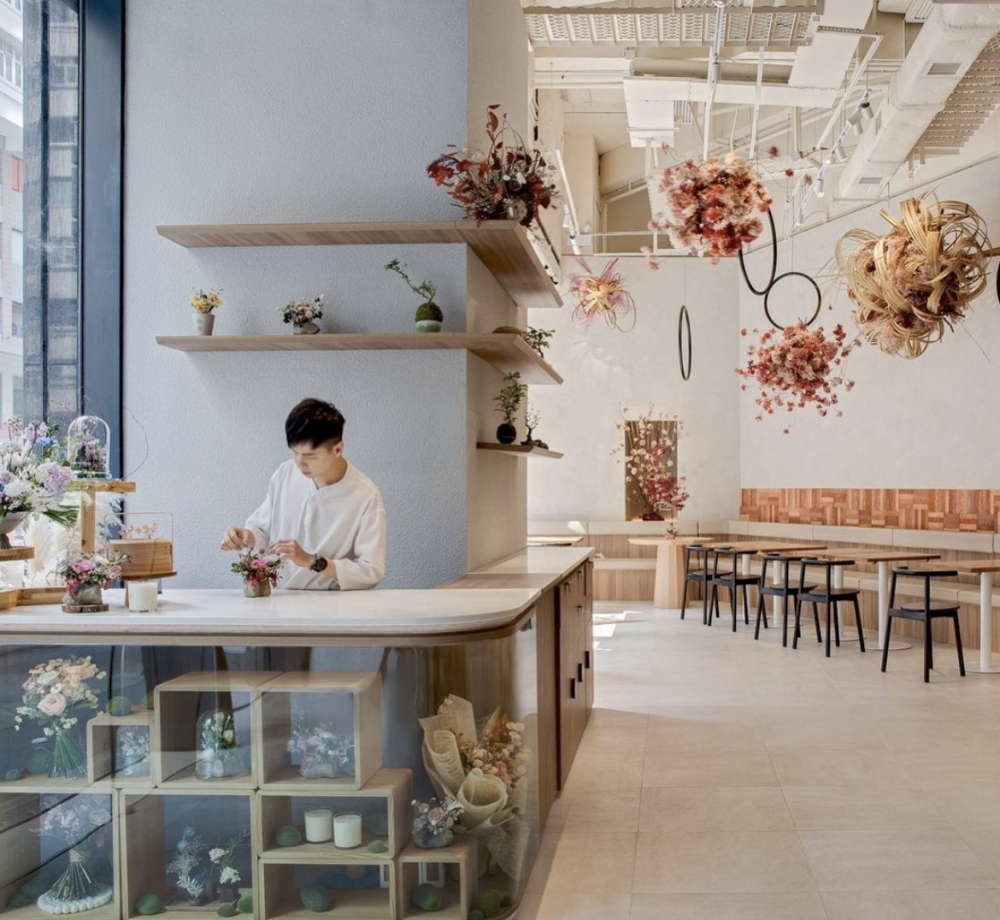 由本地婚禮公司「Origami Florist紙語花香」開設