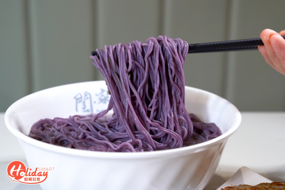 手工麵供應三款口味,以新鮮蔬果菜汁混入麵團,分別有菠菜麵、甘筍麵及紫薯麵。