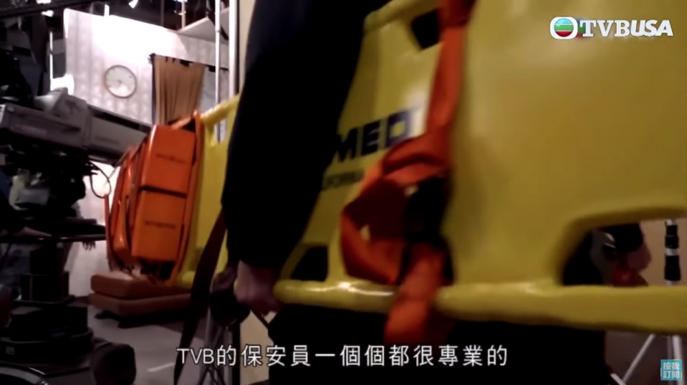 電視城保安等出動晒擔架、急救用品,肋蘇韻姿扮跌親受傷
