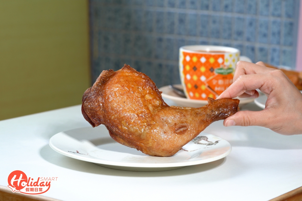 炸雞髀配紅豆冰絕對是下午茶絕配，雞髀即叫即炸，炸粉不多，真材實料。