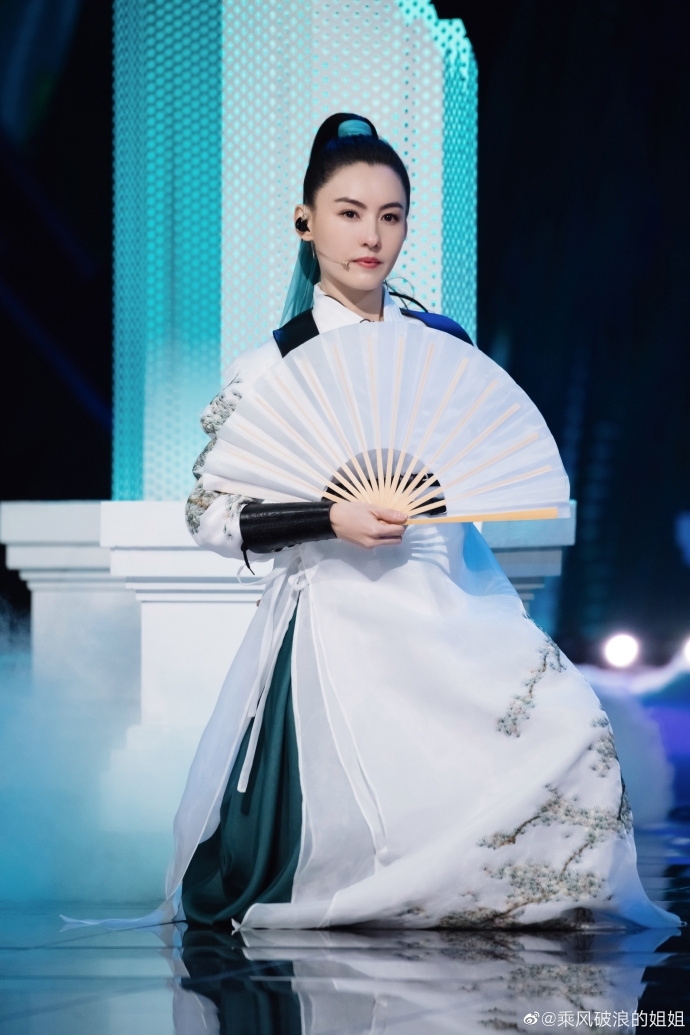 隨住節目播出,張柏芝人氣越嚟越高,經常上微博熱搜