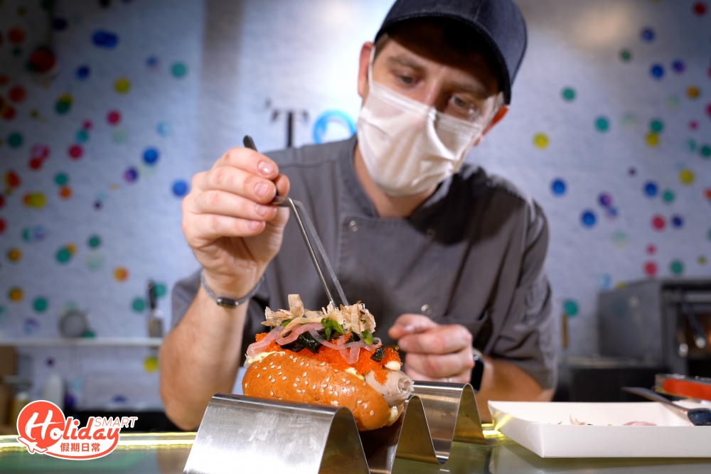 日式迷你熱狗口味款式多達10款，以平時常見的食材入饌，如日式照燒熱狗配搭牛肉腸、日式照燒沙律醬、醬油漬鵪鶉蛋及醋漬子薑，食落層次分明，有別平時吃的熱狗款式。