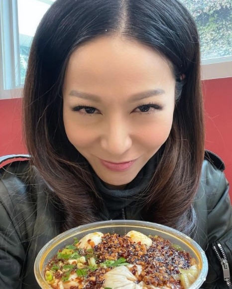 滕麗名IG