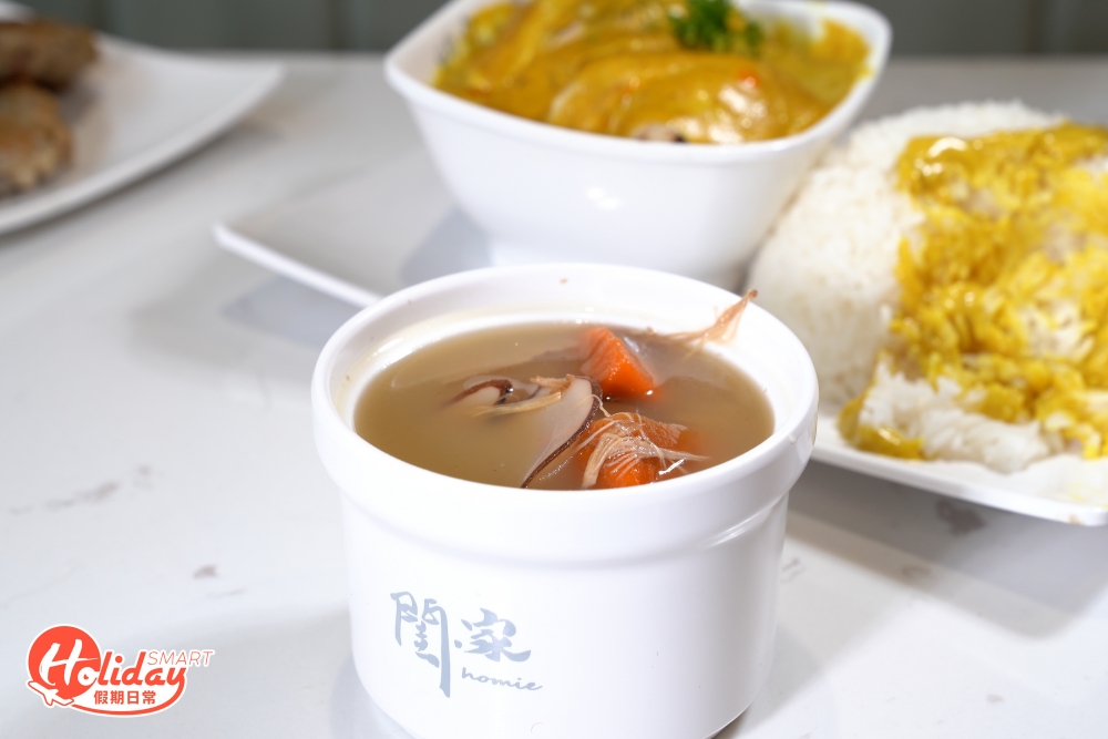 店內主打愛心湯水,每日不同款式,全部不落味精,每款湯水至少熬製4小時或以上,配料充足。
