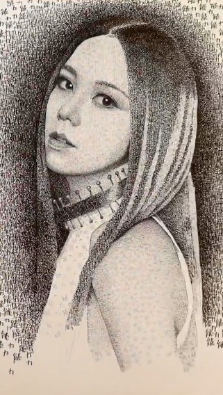 其中一幅95分嘅佳作係用咗G.E.M.新歌《超能力》3個字組合而成