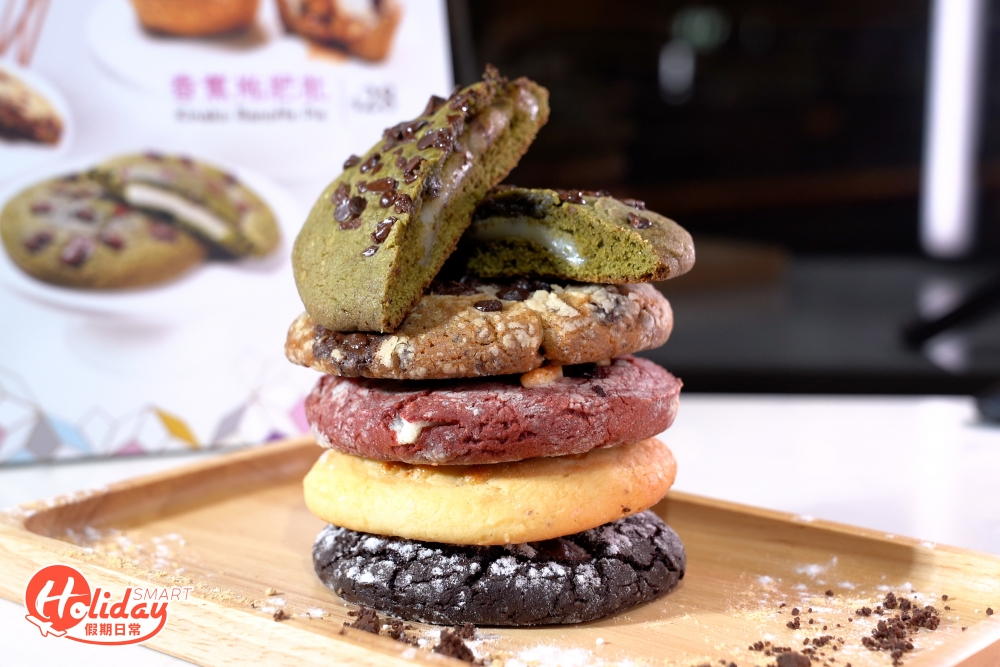 另外還售賣多款曲奇，如紅絲絨芝士夾心曲奇、朱古力拖肥曲奇、藍莓芝士餅曲奇、抹茶麻糬曲奇、朱古力果仁醬曲奇等。