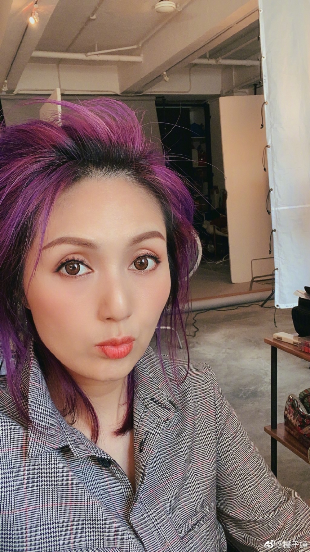 楊千嬅亦仿效其他女藝人，喺小紅書開設帳號