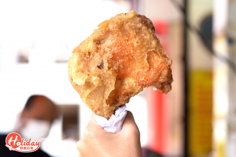 招牌生炸大雞脾賣$15一隻，如手掌般大 拎起墜手且咬落脆口，雖然不是即叫即炸 但外皮依然香脆。