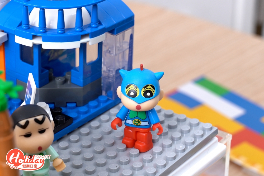 分別配有6位《蠟筆小新》人氣角色，小新、廣志、美冴、不理不理左衛門、松坂老師及小白，並以各種鬼馬造型及表情登場。